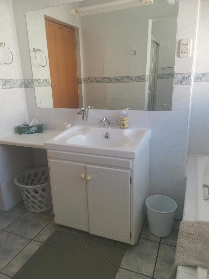 Апартаменты Eikepark Self Catering Стелленбос Экстерьер фото